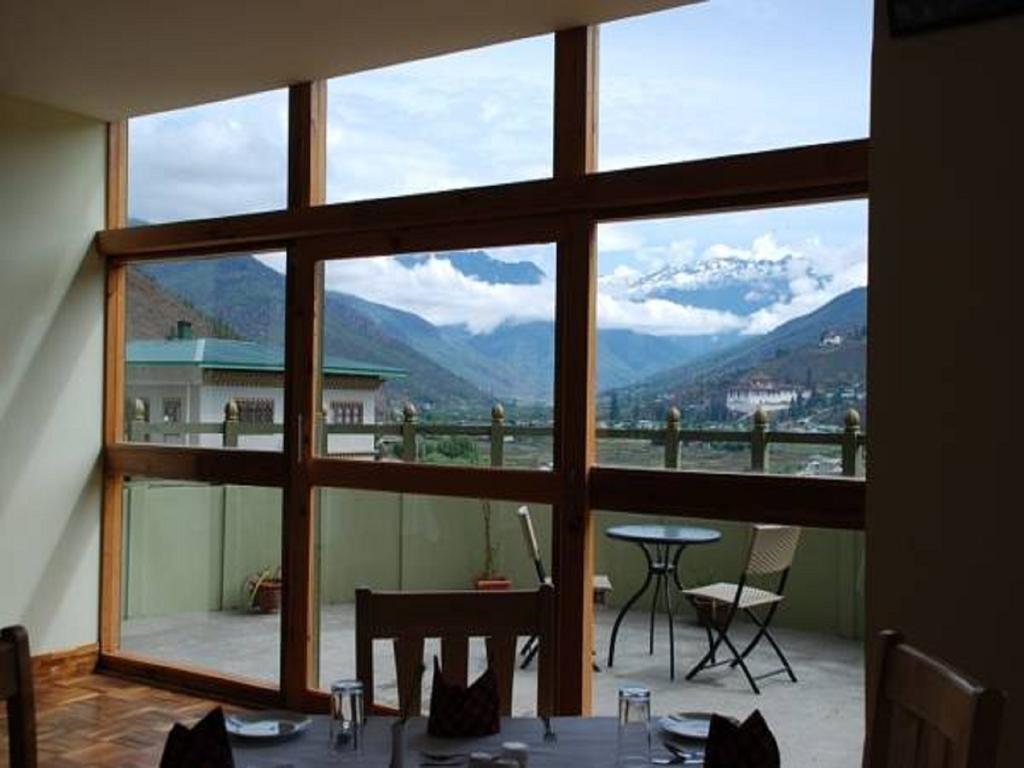 Khangkhu Resort Paro Rum bild